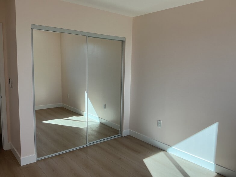 Building Photo - 5109 Dubois Dr