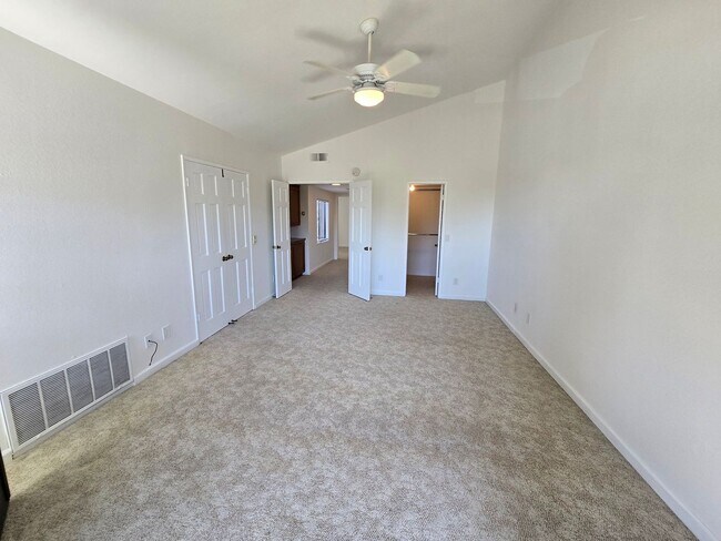 Building Photo - 2 Bed, 2.5 Bath Townhome in Pacific Beach