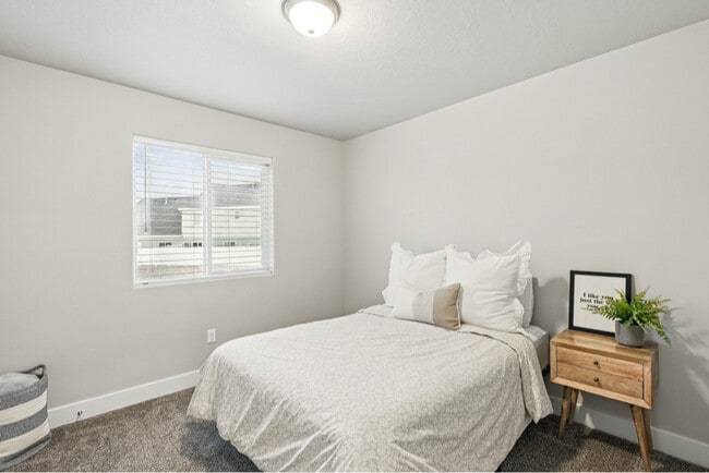 Building Photo - 1547 W Pyrite Ln