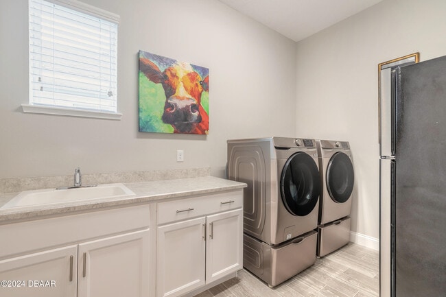 Building Photo - 205 Cyan Ave