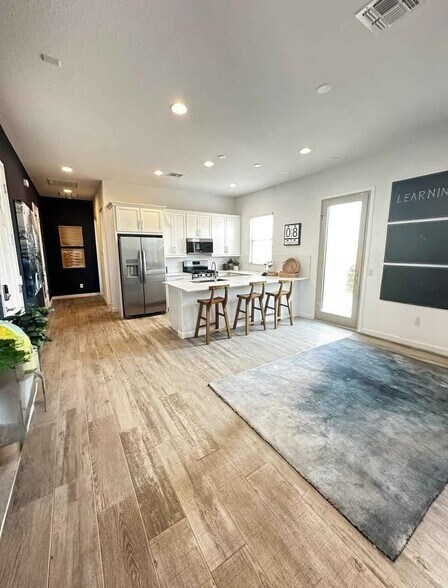 Building Photo - 4017 W La Mirada Dr