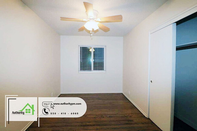 Building Photo - 1635 Mesa St