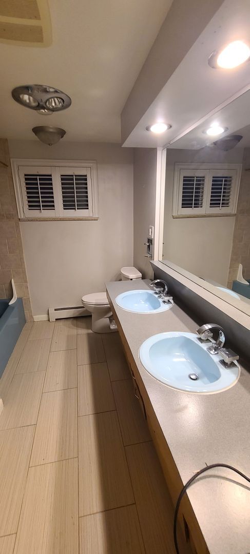 Building Photo - 355 S Newport Way