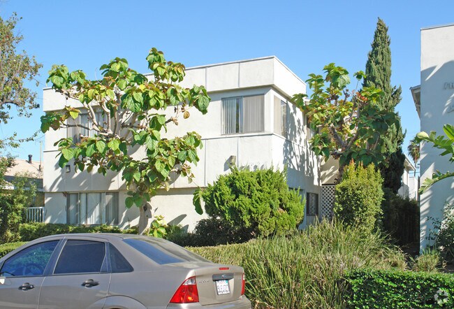 Building Photo - 2034 S Bedford St