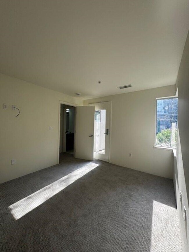 Building Photo - 42 Iron Horse Ln