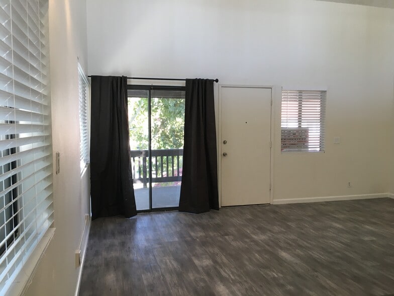 Building Photo - 27646 Nugget Dr