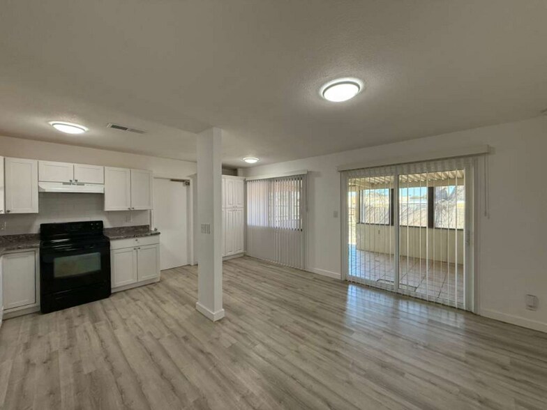 Building Photo - 164 Lost Forest St