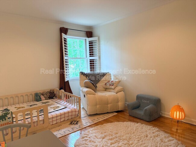 Building Photo - 1208 Nottingham Dr