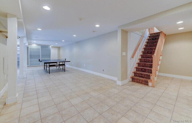 Building Photo - 20 Cherry Ln