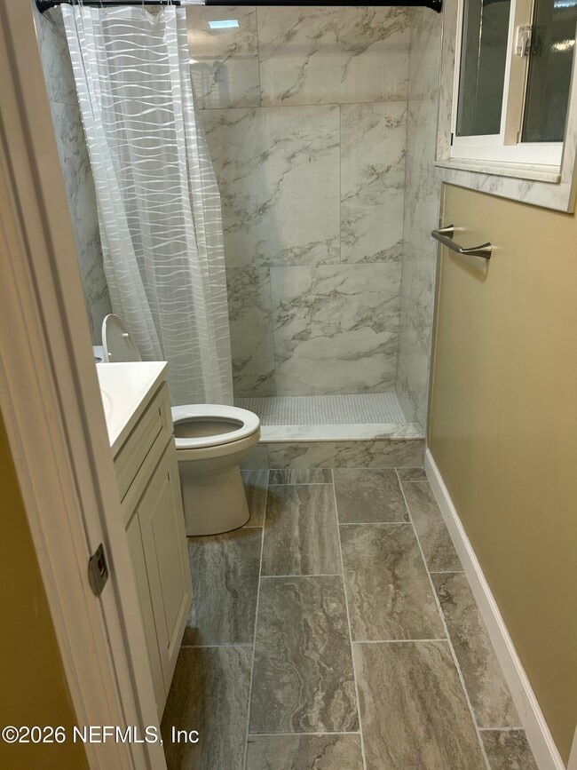 Building Photo - 294 Lee Dr