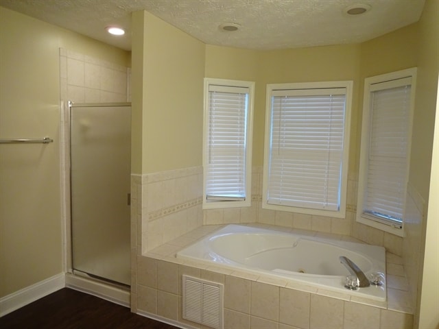 Building Photo - 212 Hedgewood Dr