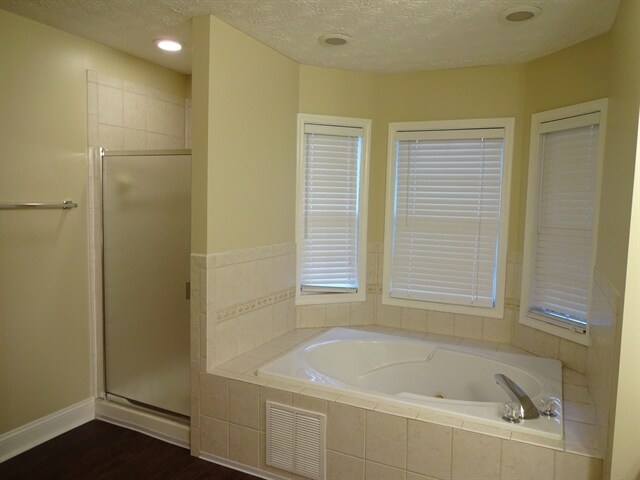 Building Photo - 212 Hedgewood Dr