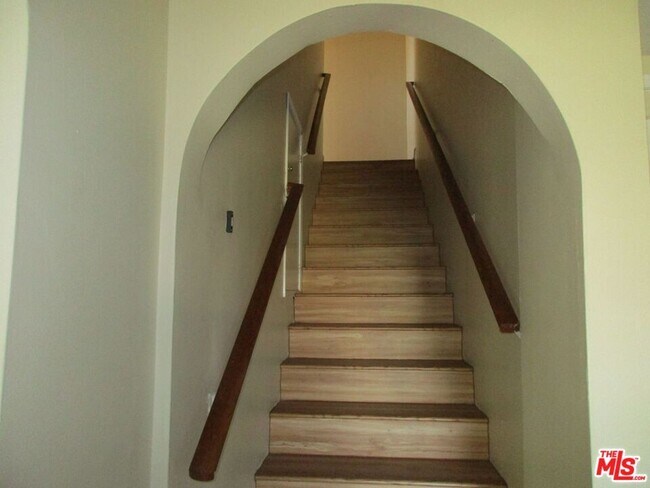 Building Photo - 5108 Valley Ridge Ave