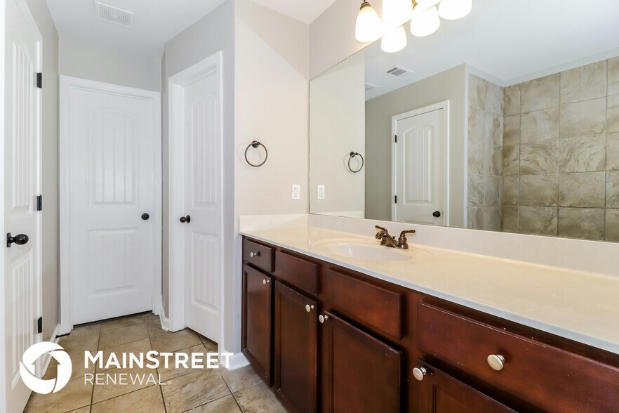 Building Photo - 10202 Sterling Ridge Dr