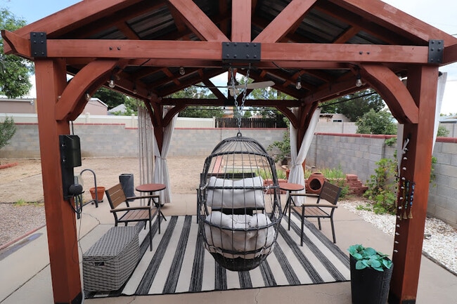 Building Photo - 7100 Prairie Rd NE