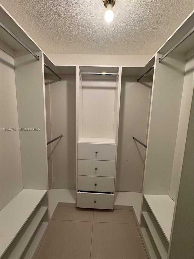 Building Photo - 17021 N Bay Rd