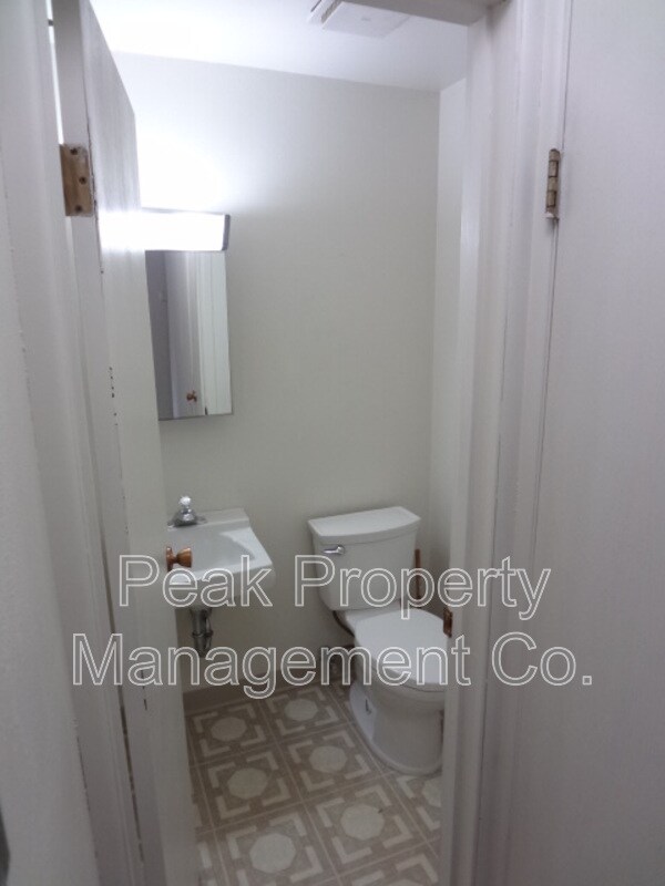 Building Photo - 512 E Monroe Dr