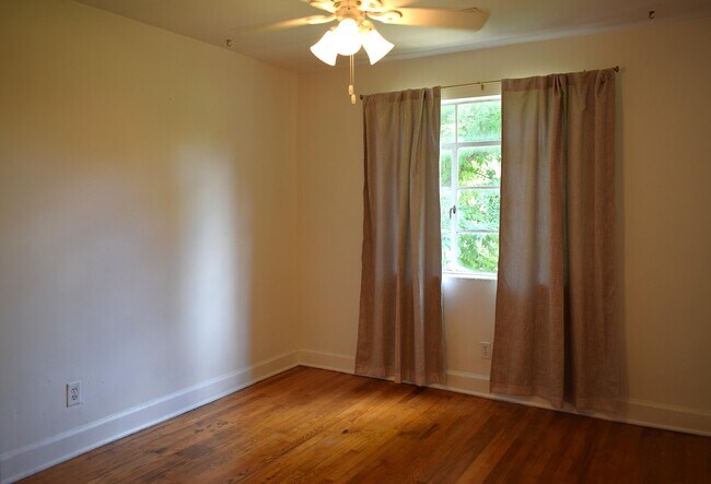 Building Photo - 1208 Hickman Rd