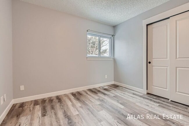 Building Photo - 8750 Boxelder Dr