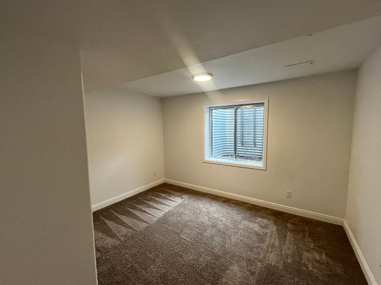 Building Photo - 102 Bayside Cir