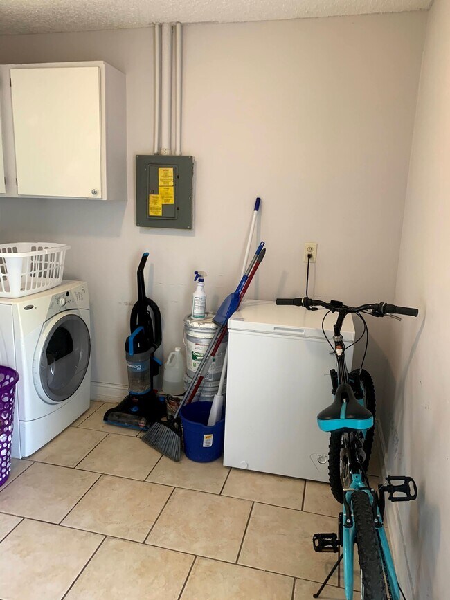 Laundry - 4134 12th Ave S