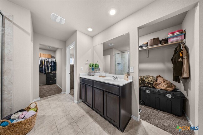 Building Photo - 5102 Karen Grn Dr