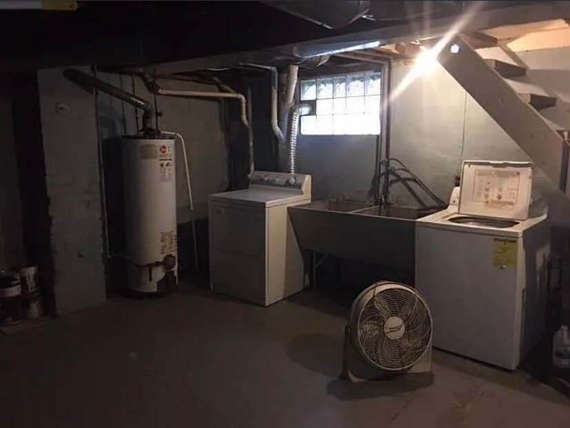 Building Photo - 5251 Warren Ave