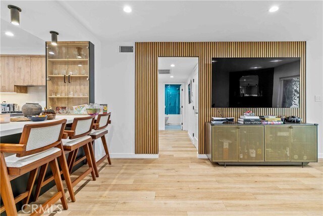 Building Photo - 635 E Magnolia Blvd