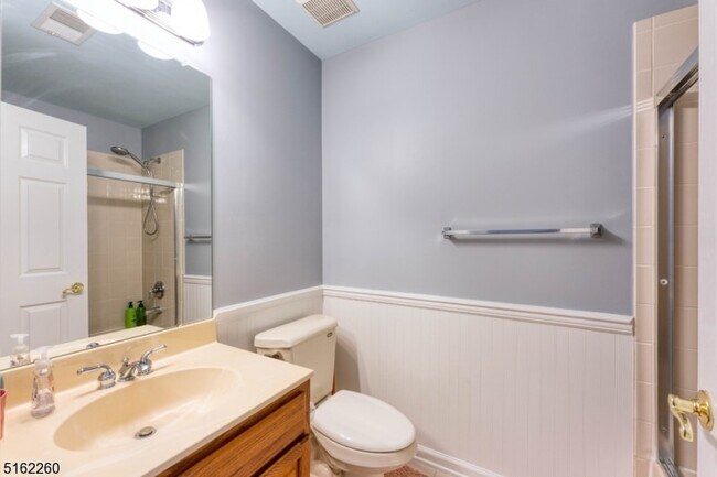 Building Photo - 12 Fieldflower Dr