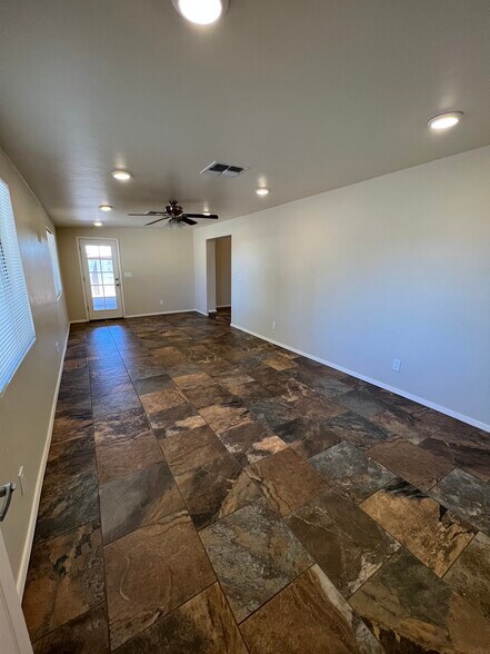 Family Room - 607 N De Medici Pl
