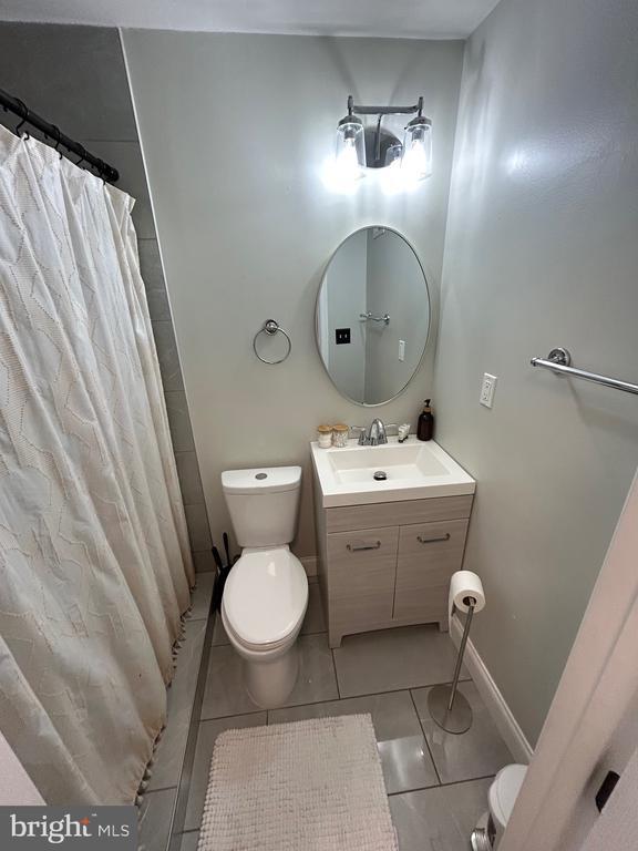 Building Photo - 616 S Rose St