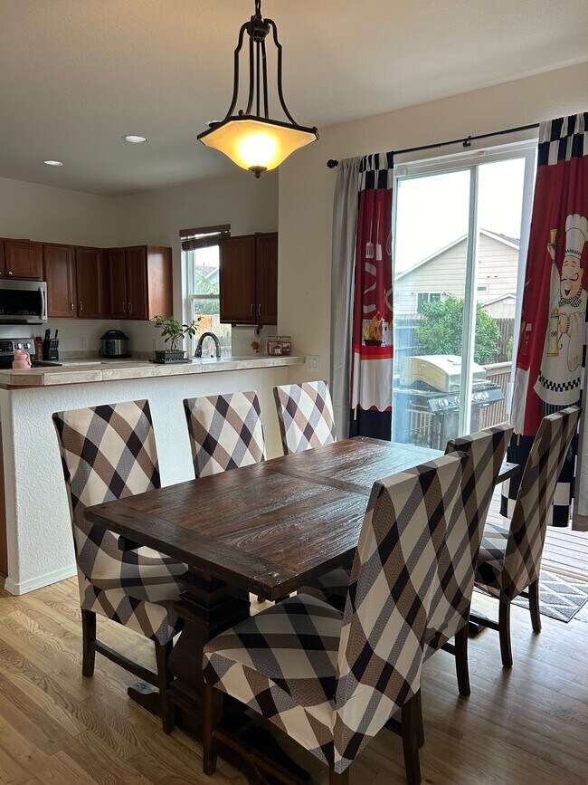 Building Photo - 7368 Prythania Park Dr