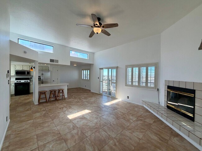 Building Photo - Cozy 2 Bedroom 2 Bathroom Home In 4 Hills!