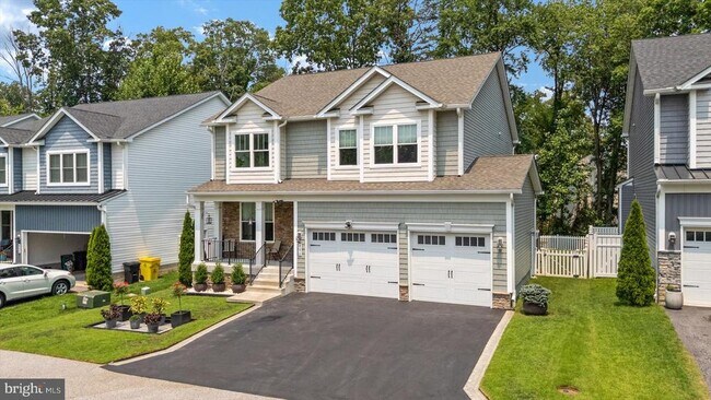 Building Photo - 806 Lynwood Ln