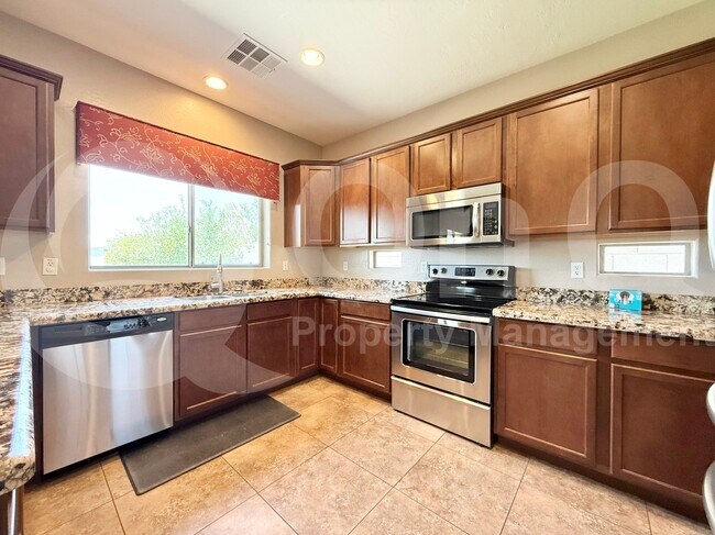 Building Photo - 11434 E Cliffrose Ln