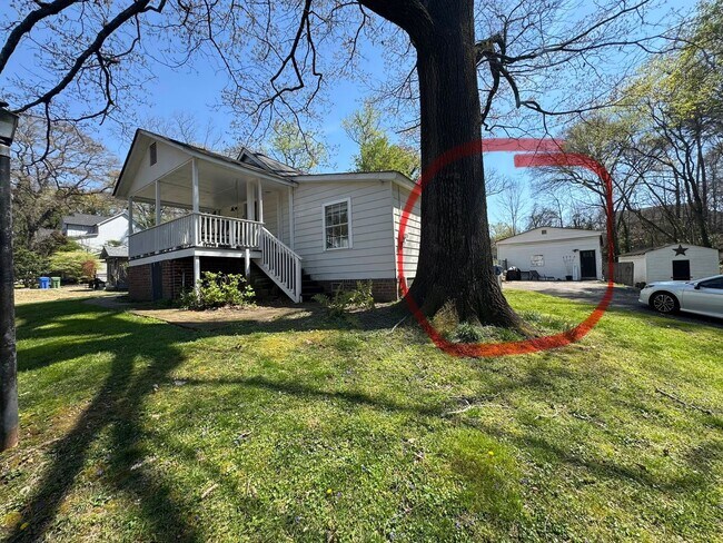 Building Photo - Adorable Garage Apartment Living in the Riverside Community