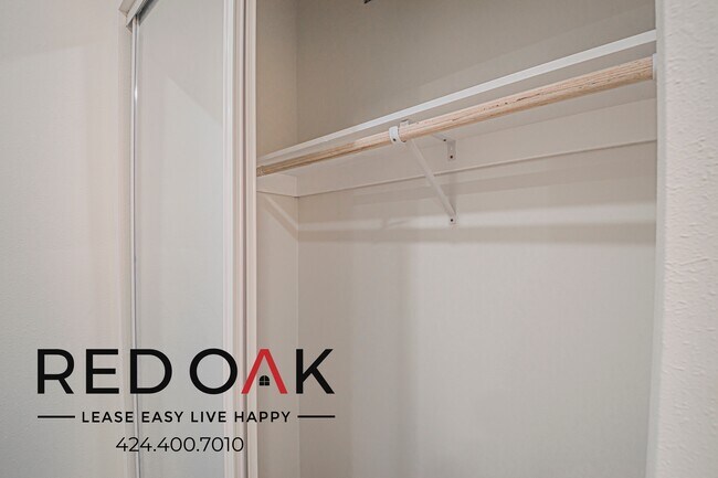 Building Photo - 1611 Oak St