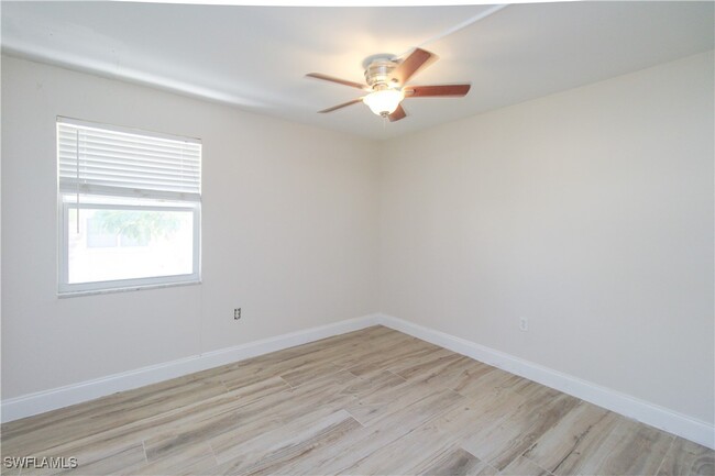 Building Photo - 2102 Alamanda Dr