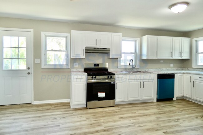 Building Photo - 2163 Hoops Dr