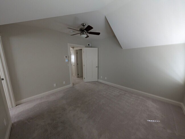 Building Photo - Beautiful 3 Bedroom House right across from City Park