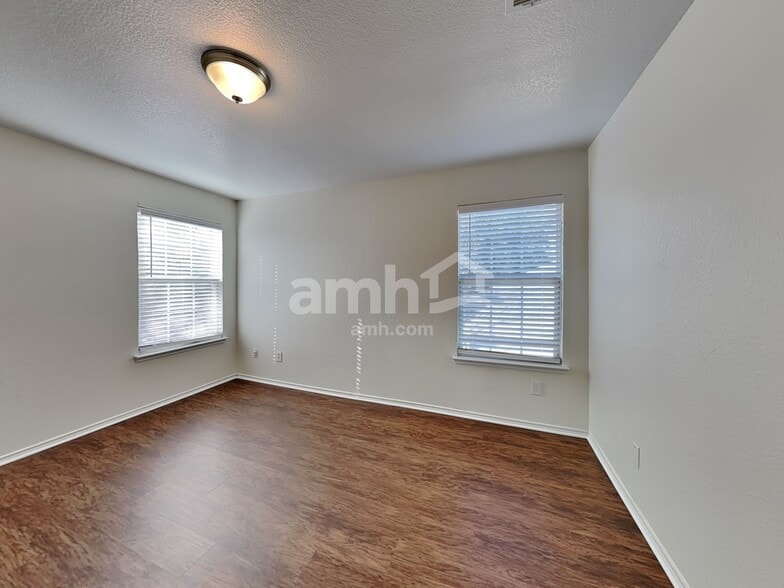 Building Photo - 2203 Terrell Dr