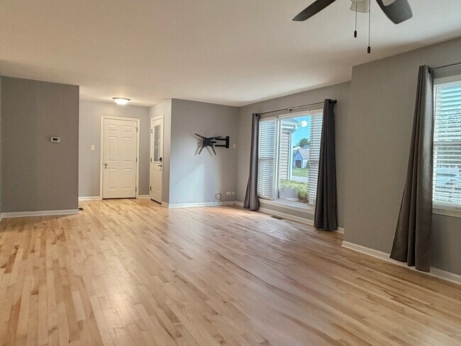 Building Photo - 700 Woodbine Ln