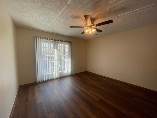 Building Photo - 2 Bedroom, 2 Bath Condo in Med Center area - Available 08/05/2026 (Pictures are NOT of this exact...