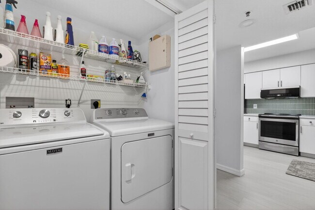 Building Photo - 12547 Imperial Isle Dr