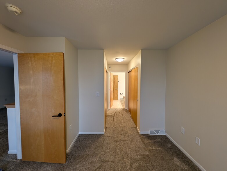 Building Photo - 2121 S Kinnickinnic Ave