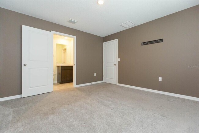 Building Photo - 5358 Woodridge Ln