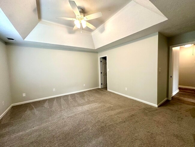 Building Photo - 945 Hunting Horn Wy