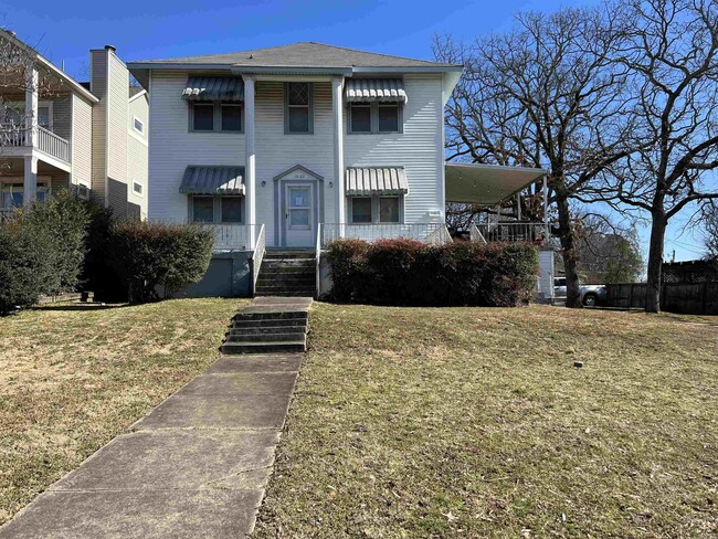Primary Photo - 1020 Kavanaugh Blvd