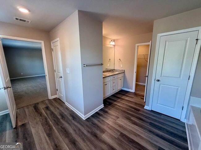 Building Photo - 126 Lexington Ave