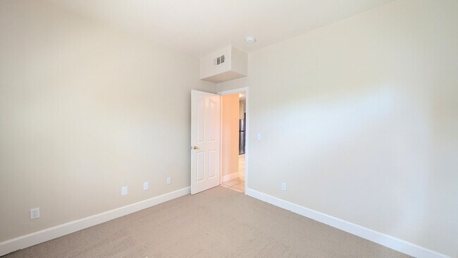 Building Photo - 417 11th St